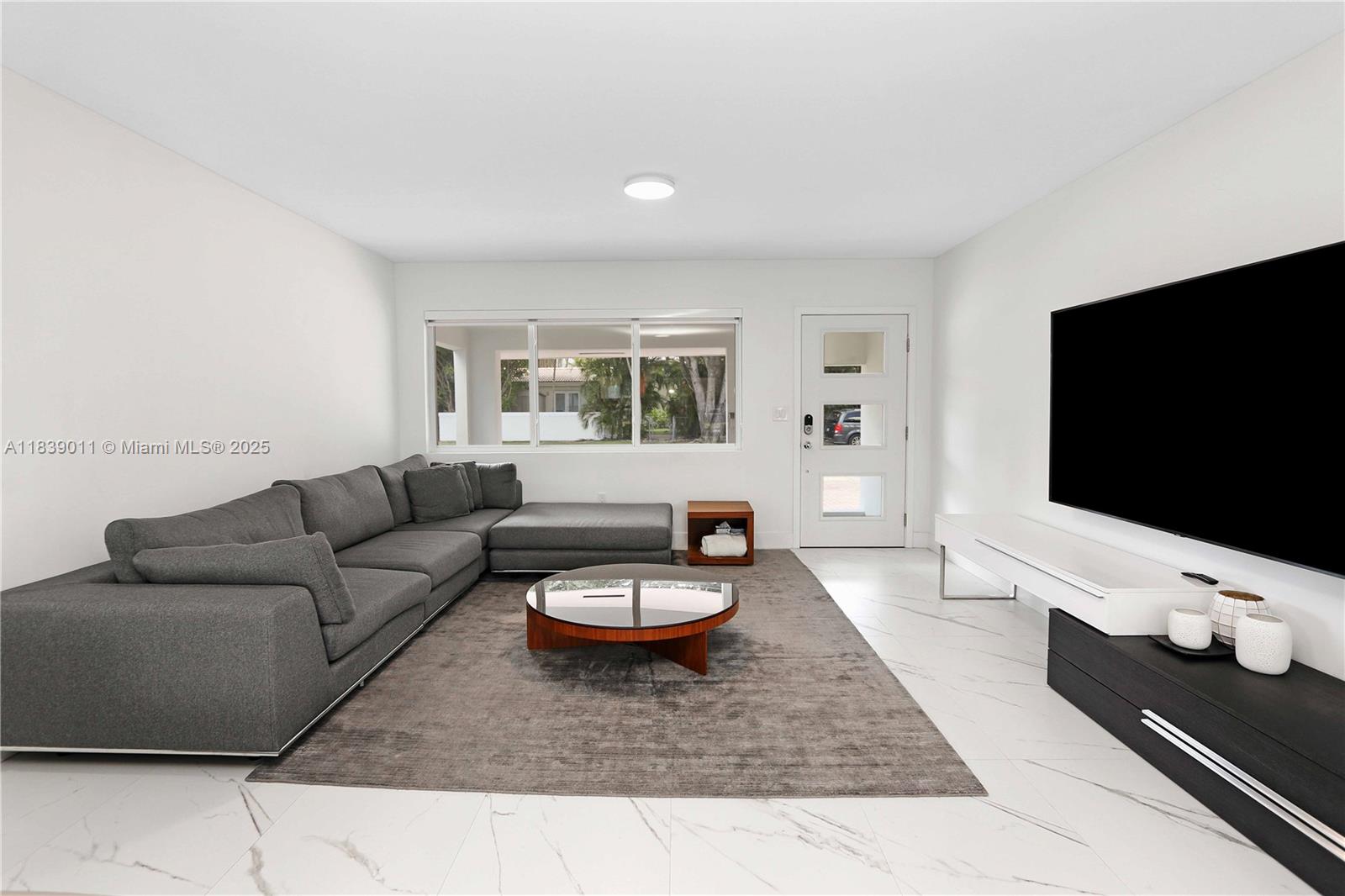 2135 Arch Crk Dr North Miami, FL 33181