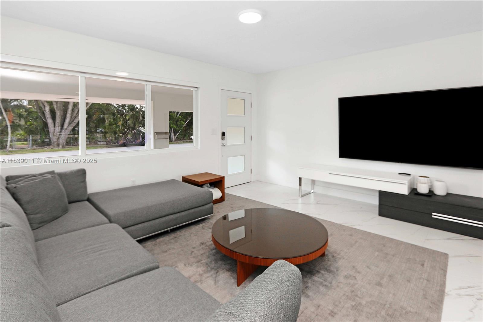 2135 Arch Crk Dr North Miami, FL 33181