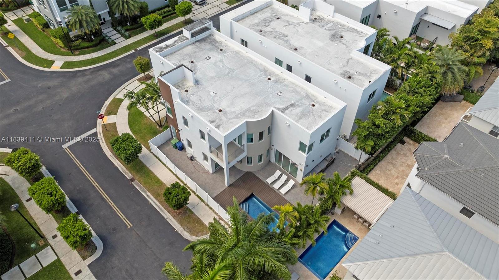 10431 NW 68th Ter Doral, FL 33178