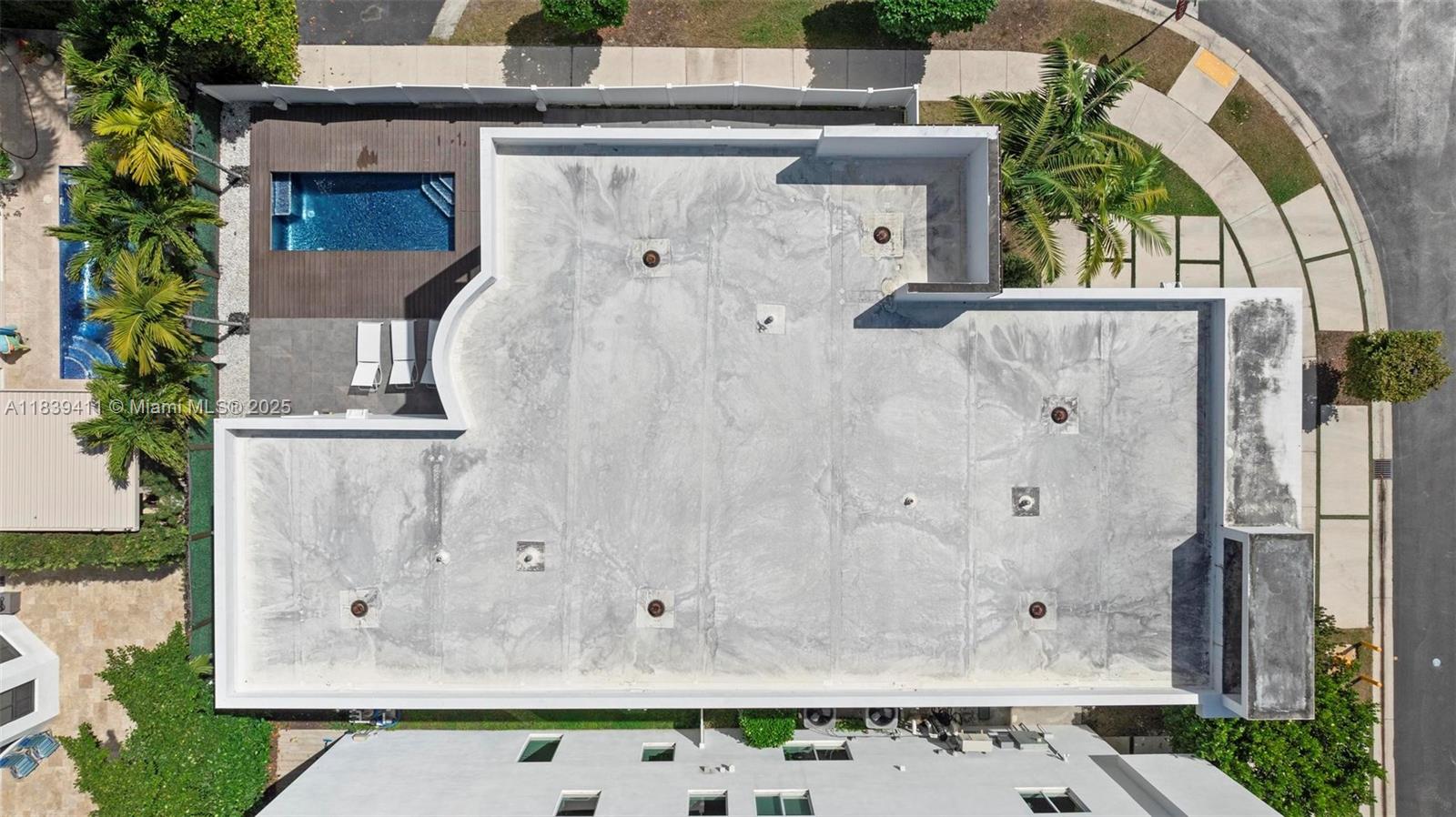 10431 NW 68th Ter Doral, FL 33178