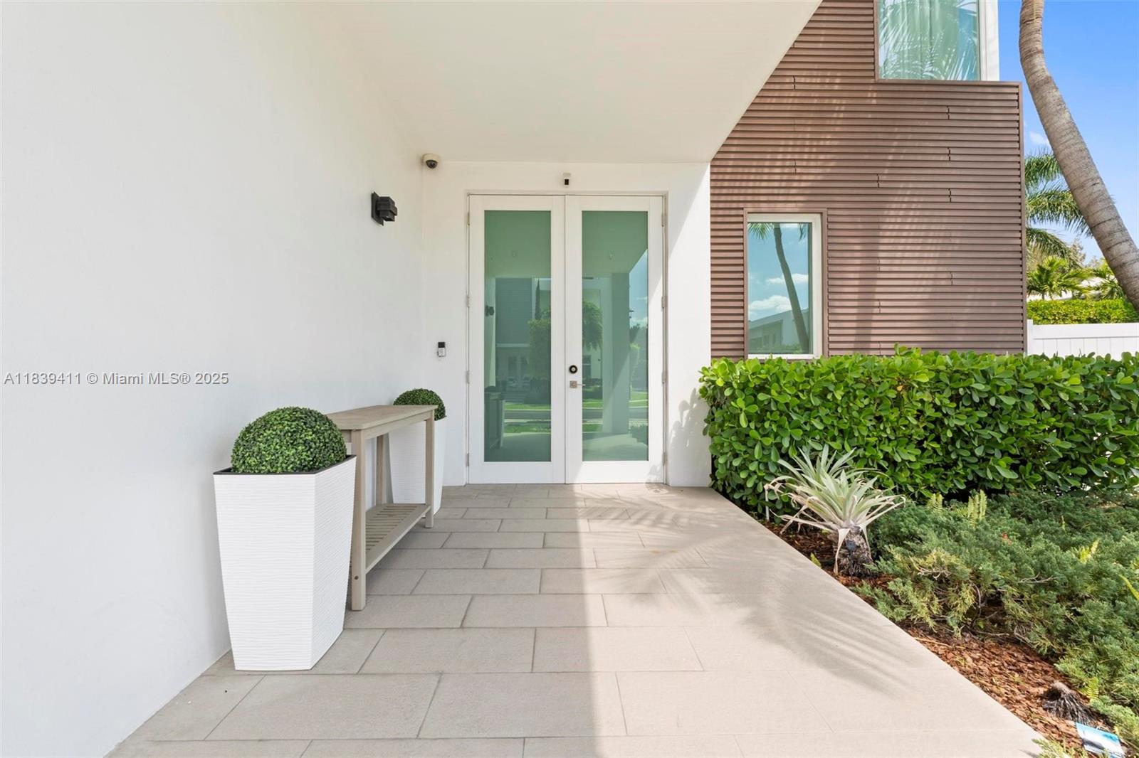 10431 NW 68th Ter Doral, FL 33178