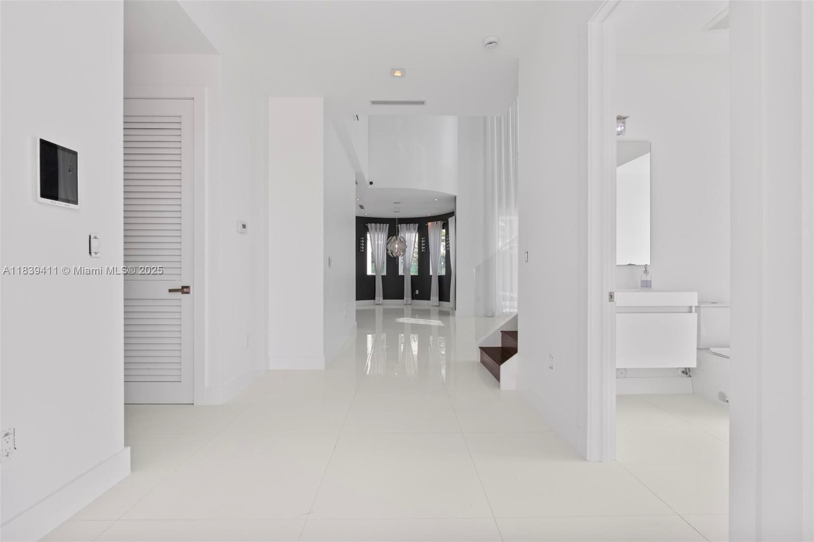 10431 NW 68th Ter Doral, FL 33178