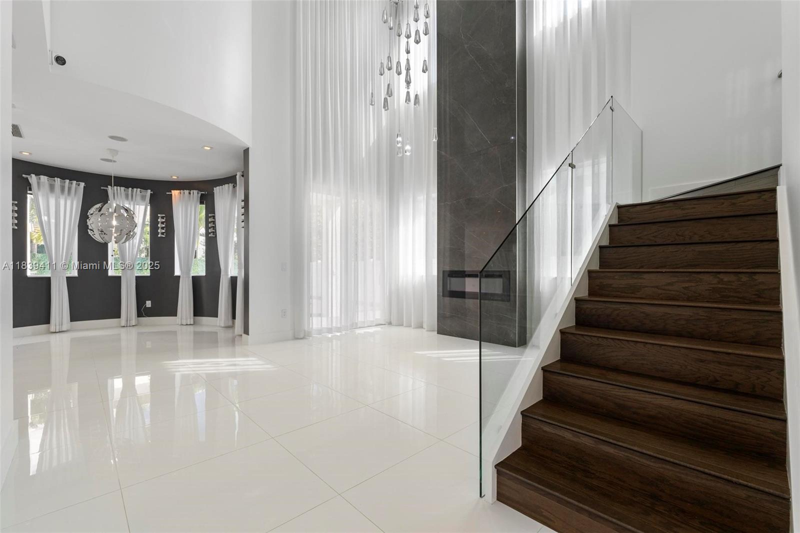 10431 NW 68th Ter Doral, FL 33178