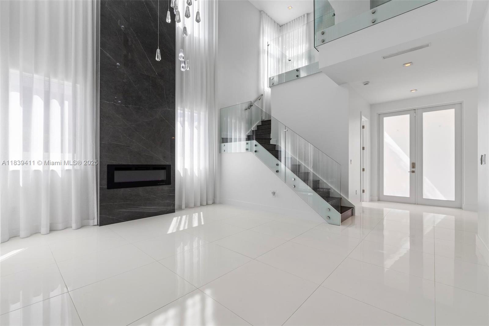 10431 NW 68th Ter Doral, FL 33178