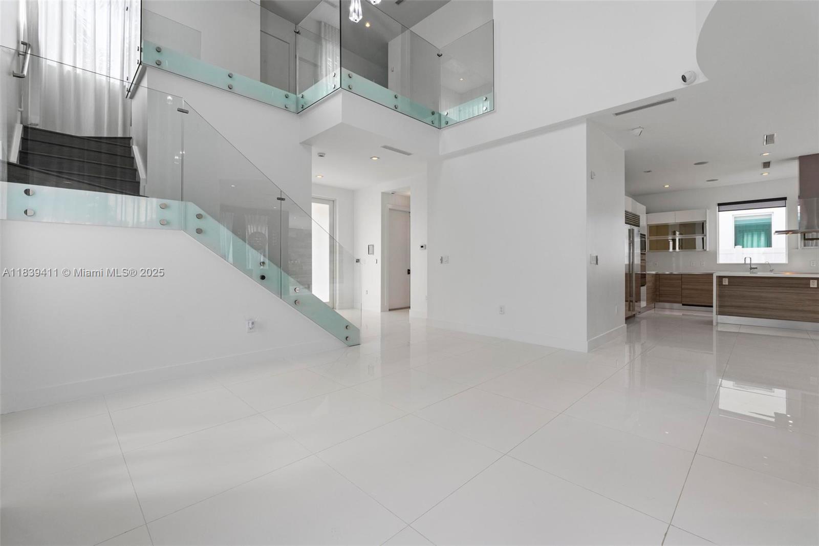 10431 NW 68th Ter Doral, FL 33178