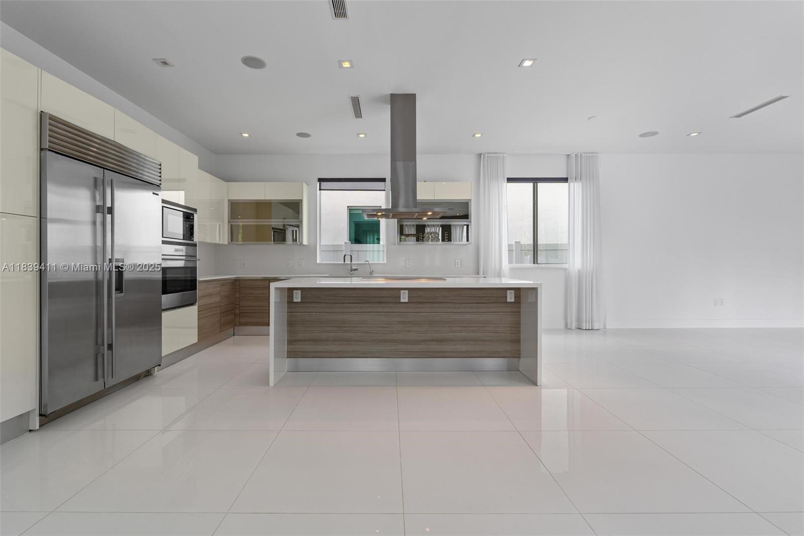 10431 NW 68th Ter Doral, FL 33178