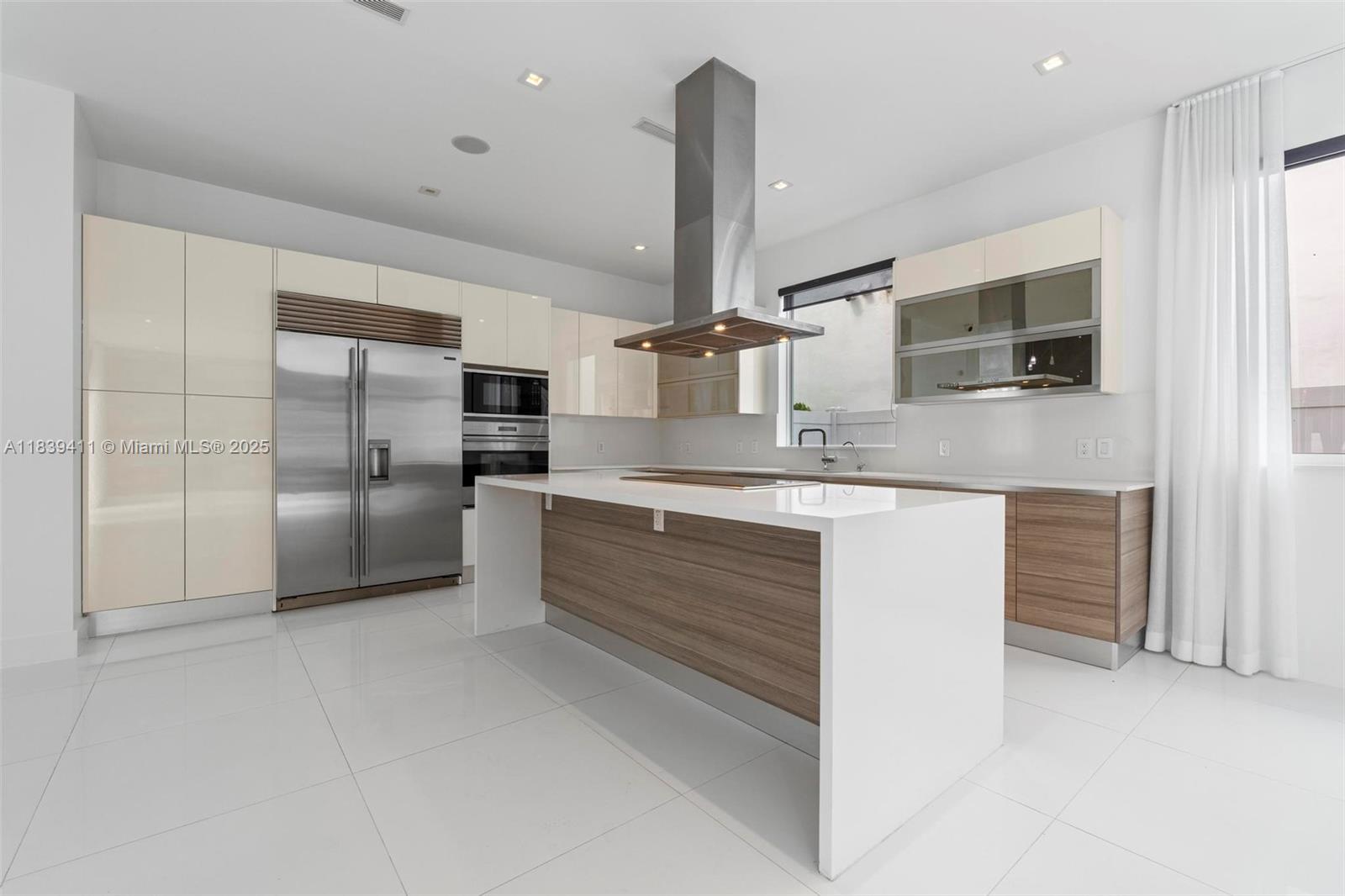 10431 NW 68th Ter Doral, FL 33178