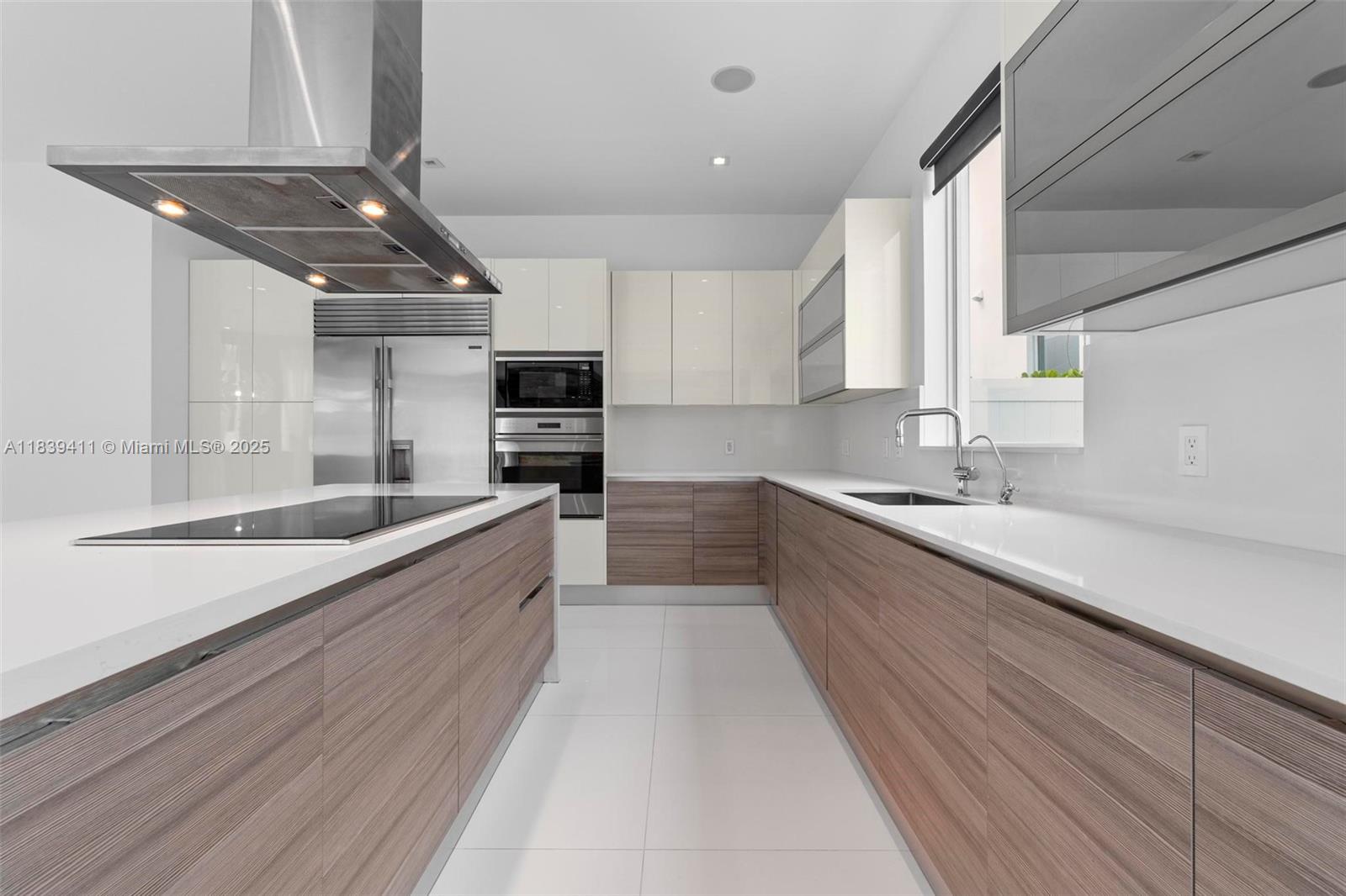 10431 NW 68th Ter Doral, FL 33178