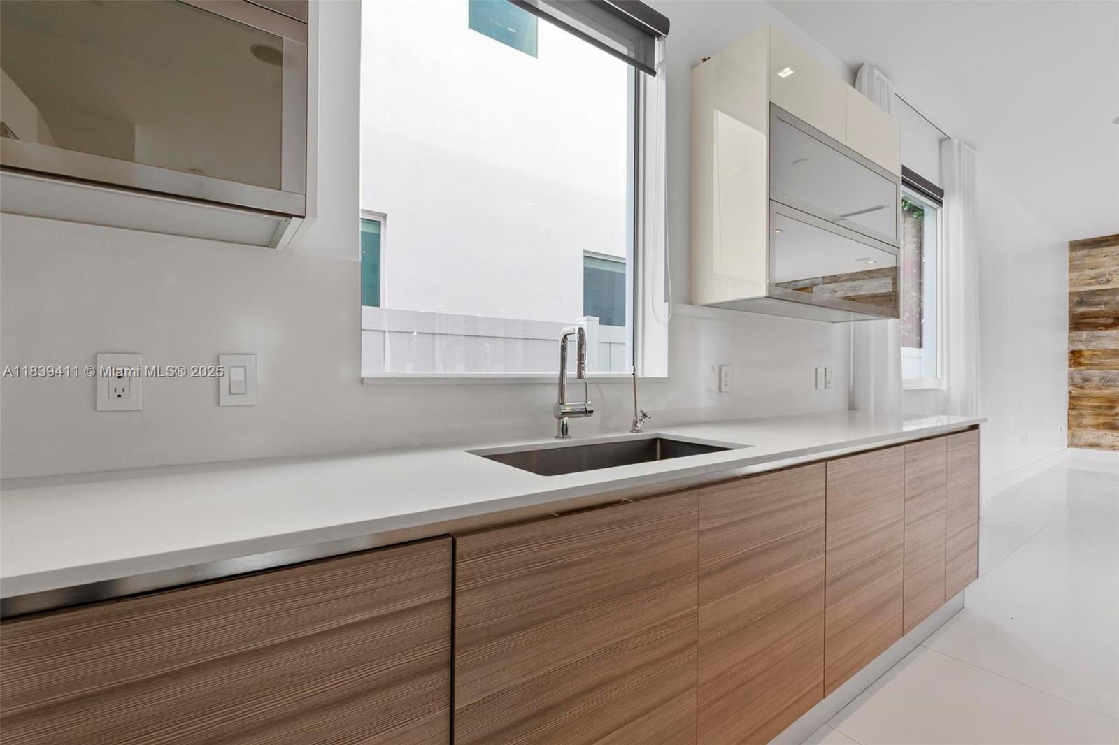 10431 NW 68th Ter Doral, FL 33178