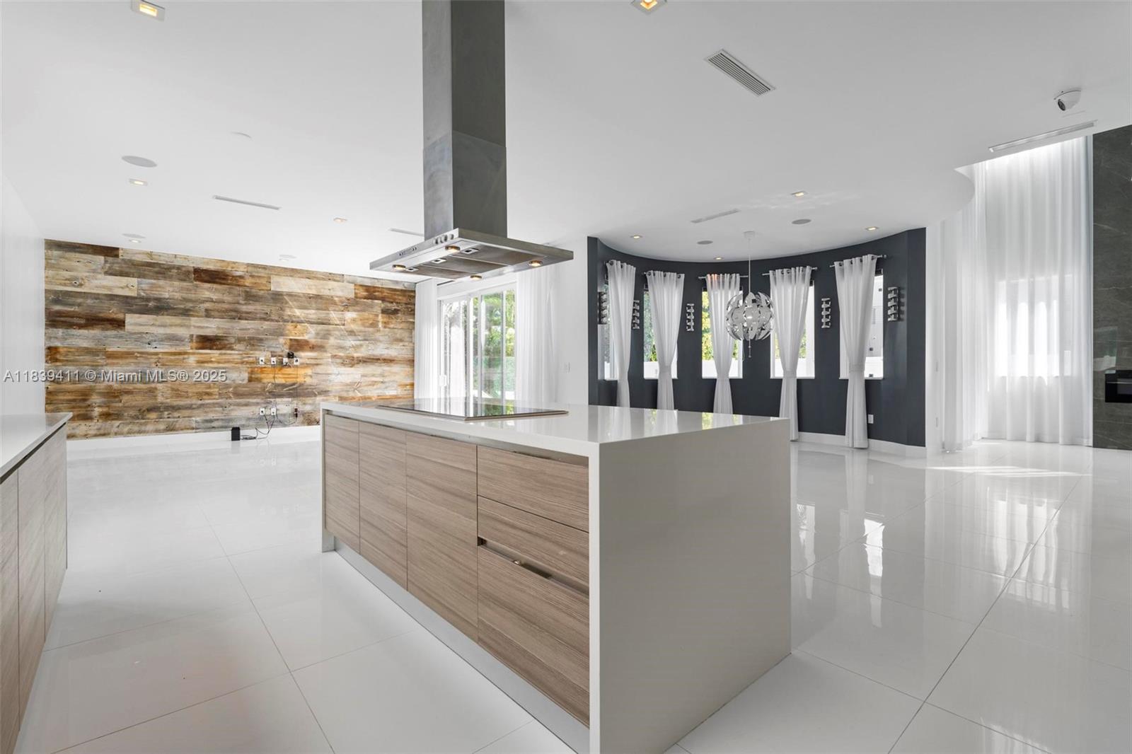 10431 NW 68th Ter Doral, FL 33178