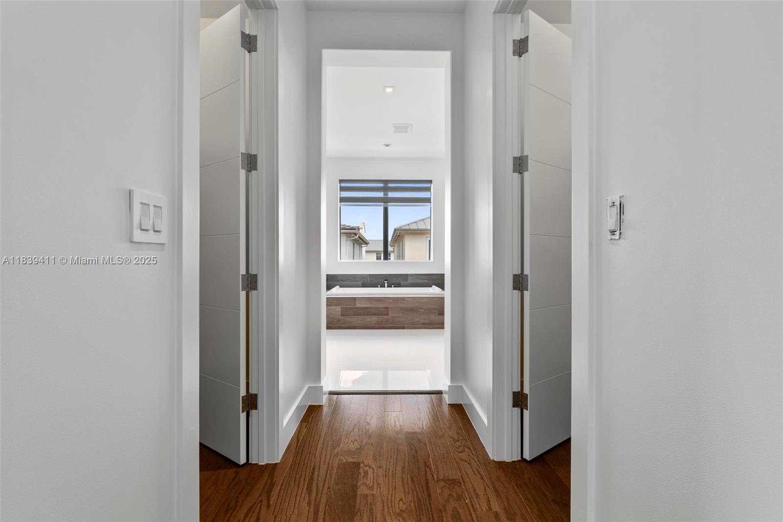 10431 NW 68th Ter Doral, FL 33178