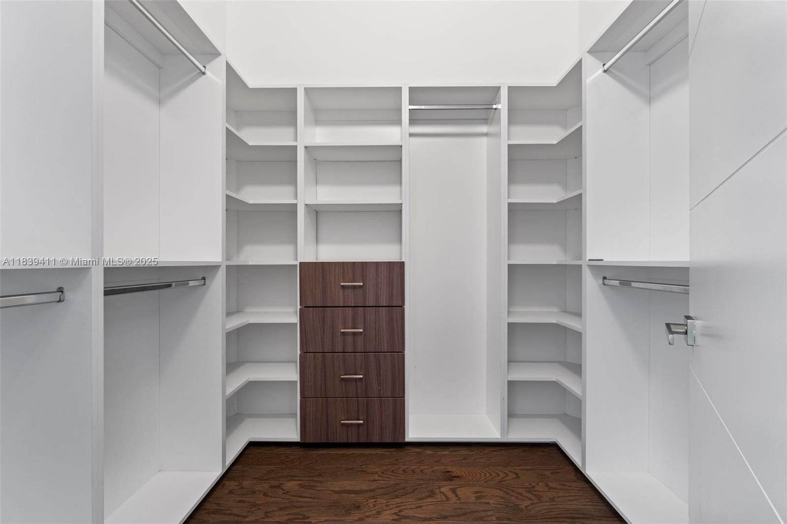 10431 NW 68th Ter Doral, FL 33178