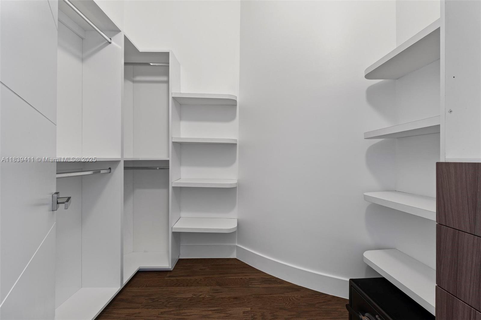 10431 NW 68th Ter Doral, FL 33178