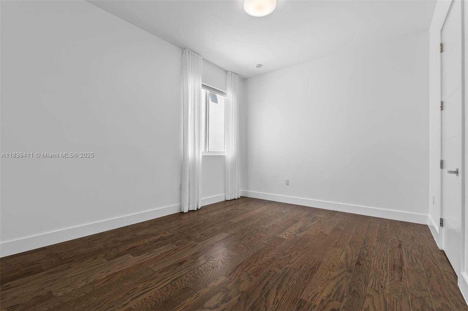 10431 NW 68th Ter Doral, FL 33178