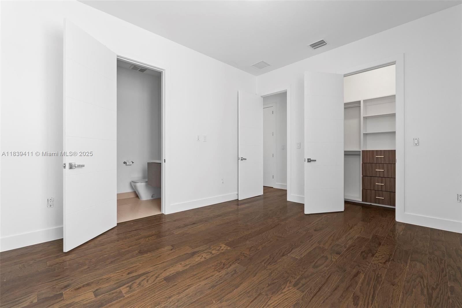 10431 NW 68th Ter Doral, FL 33178