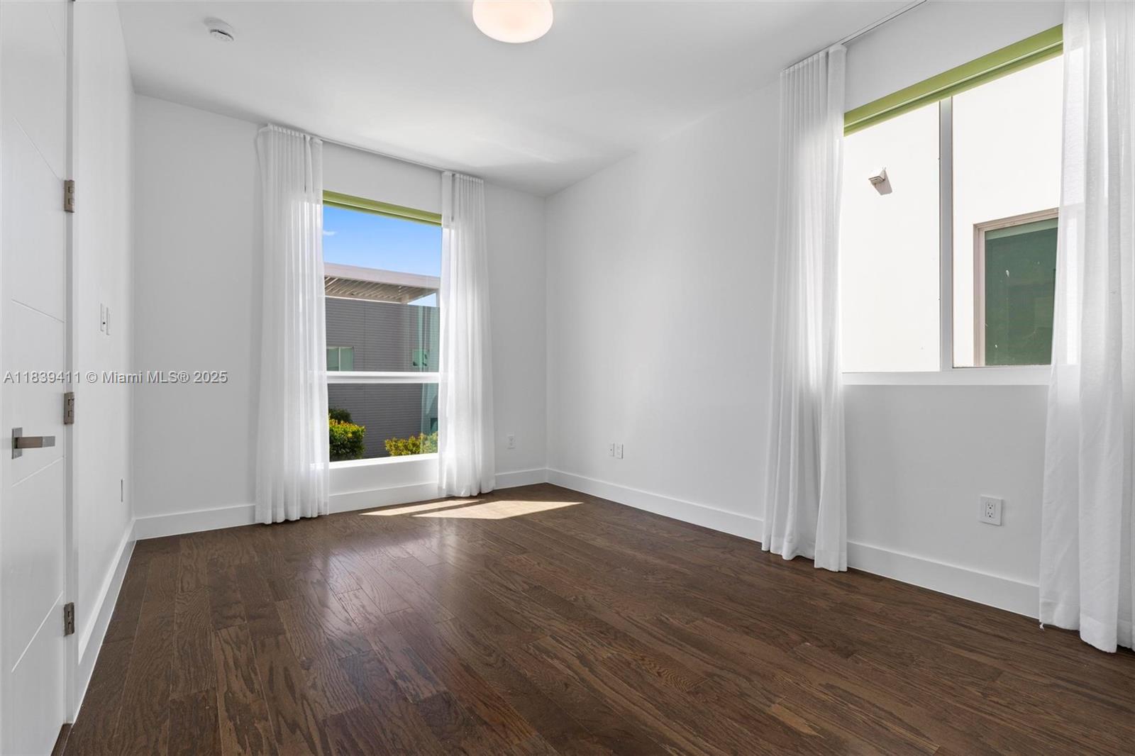 10431 NW 68th Ter Doral, FL 33178