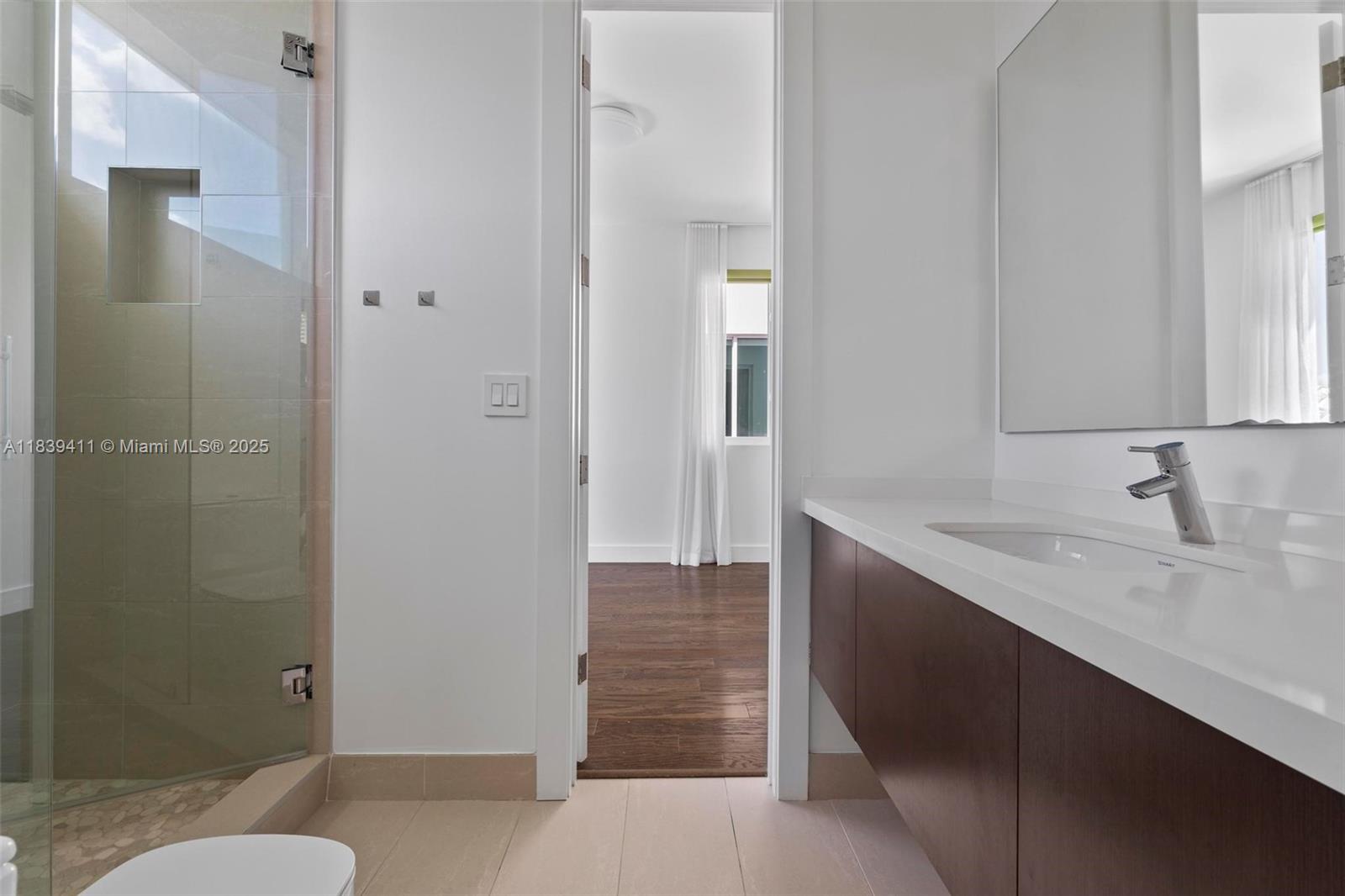 10431 NW 68th Ter Doral, FL 33178