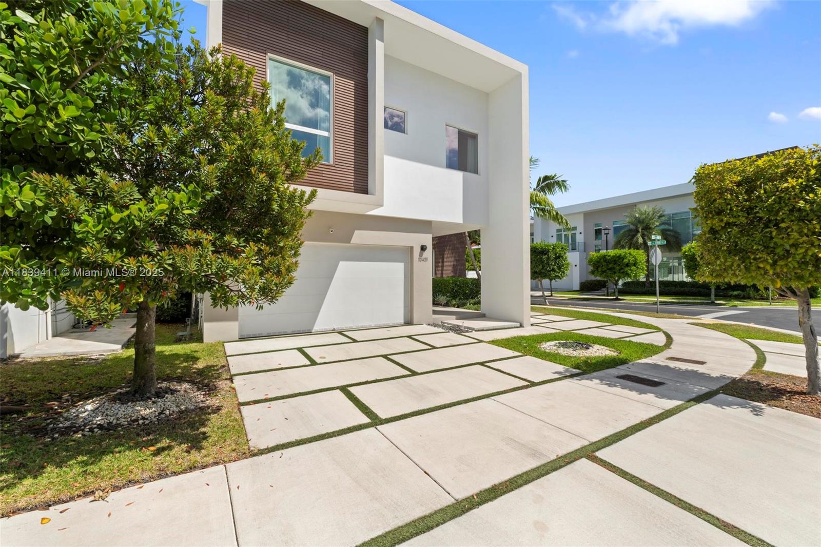 10431 NW 68th Ter Doral, FL 33178