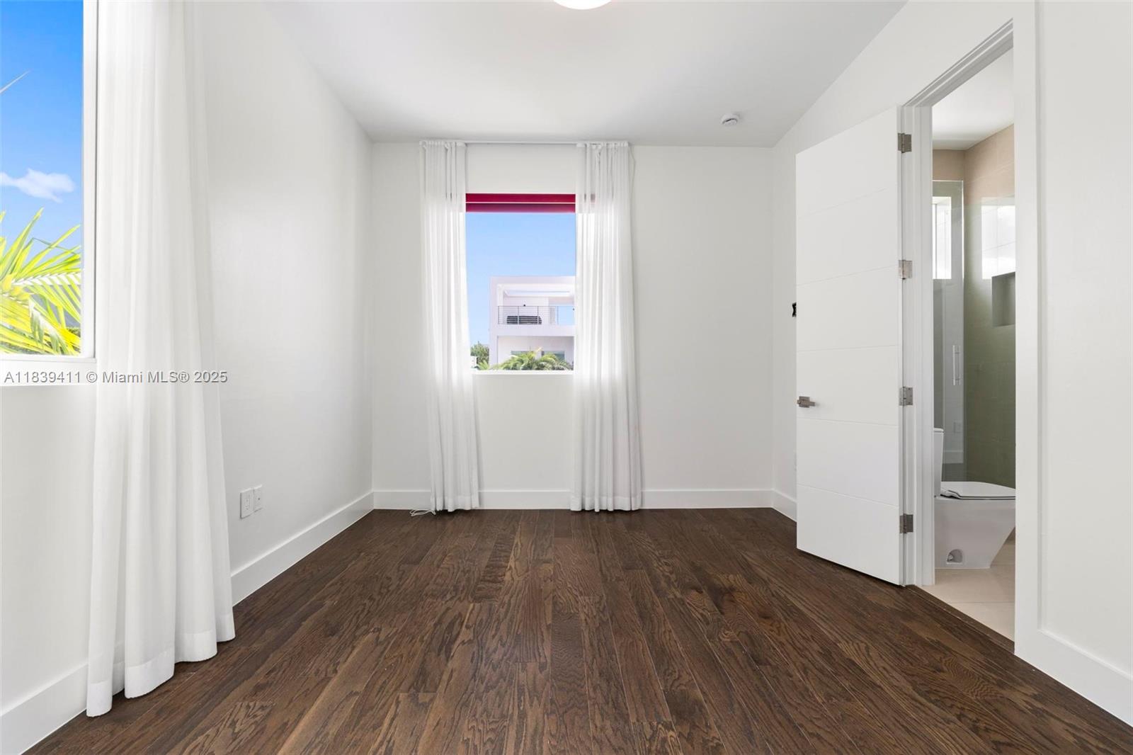 10431 NW 68th Ter Doral, FL 33178