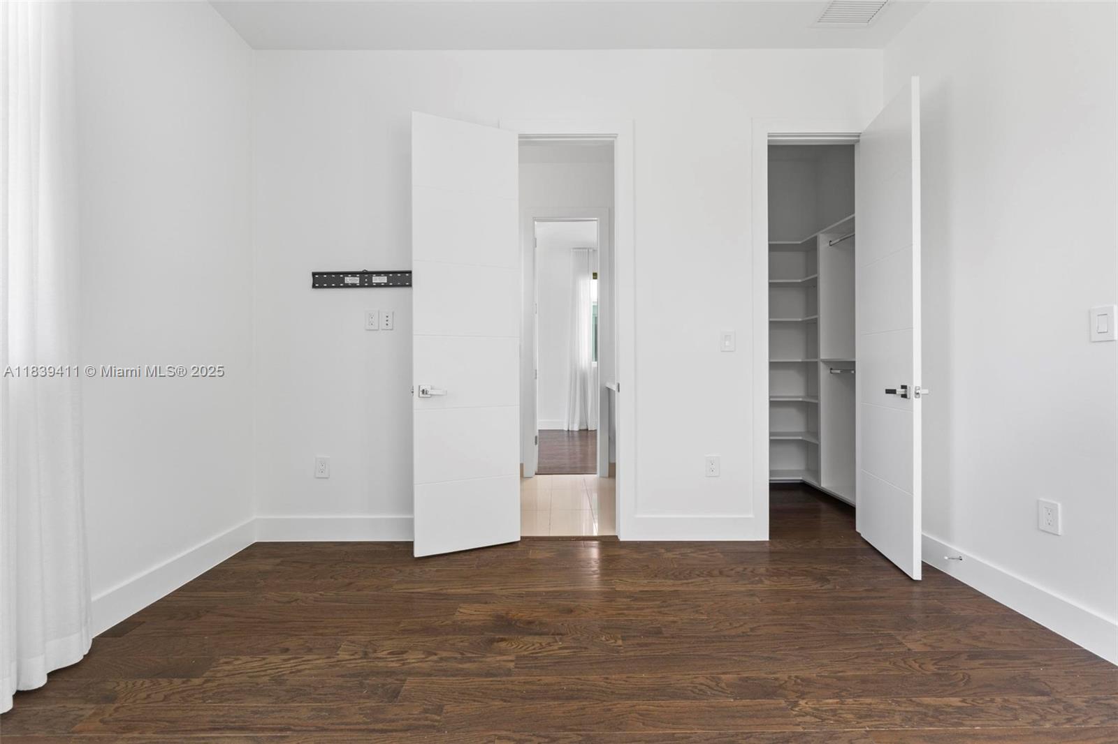 10431 NW 68th Ter Doral, FL 33178