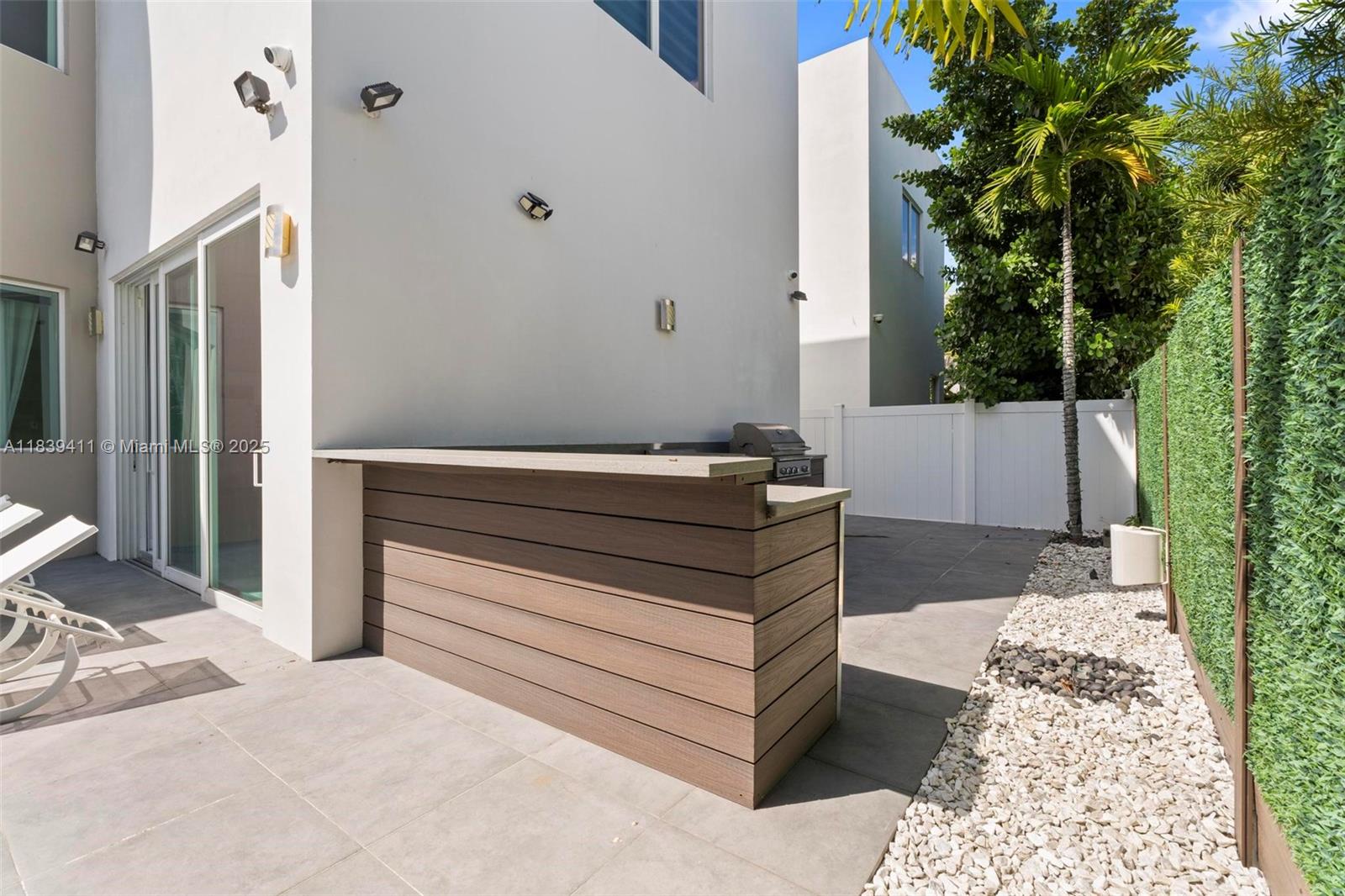 10431 NW 68th Ter Doral, FL 33178