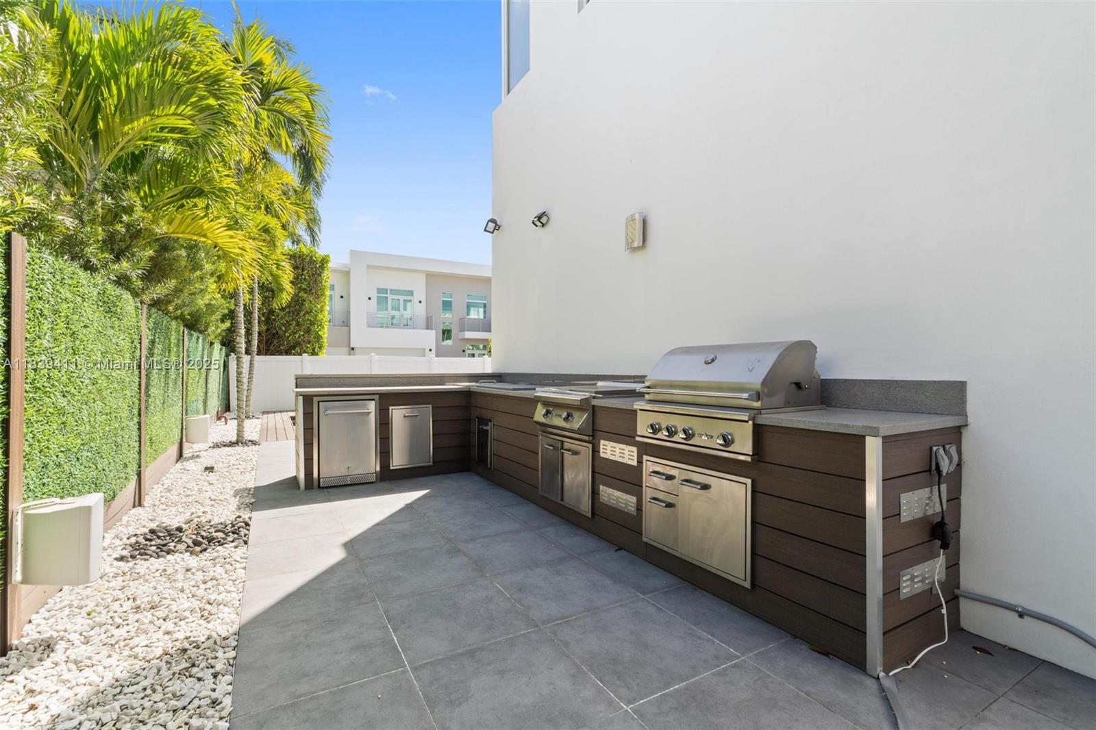 10431 NW 68th Ter Doral, FL 33178