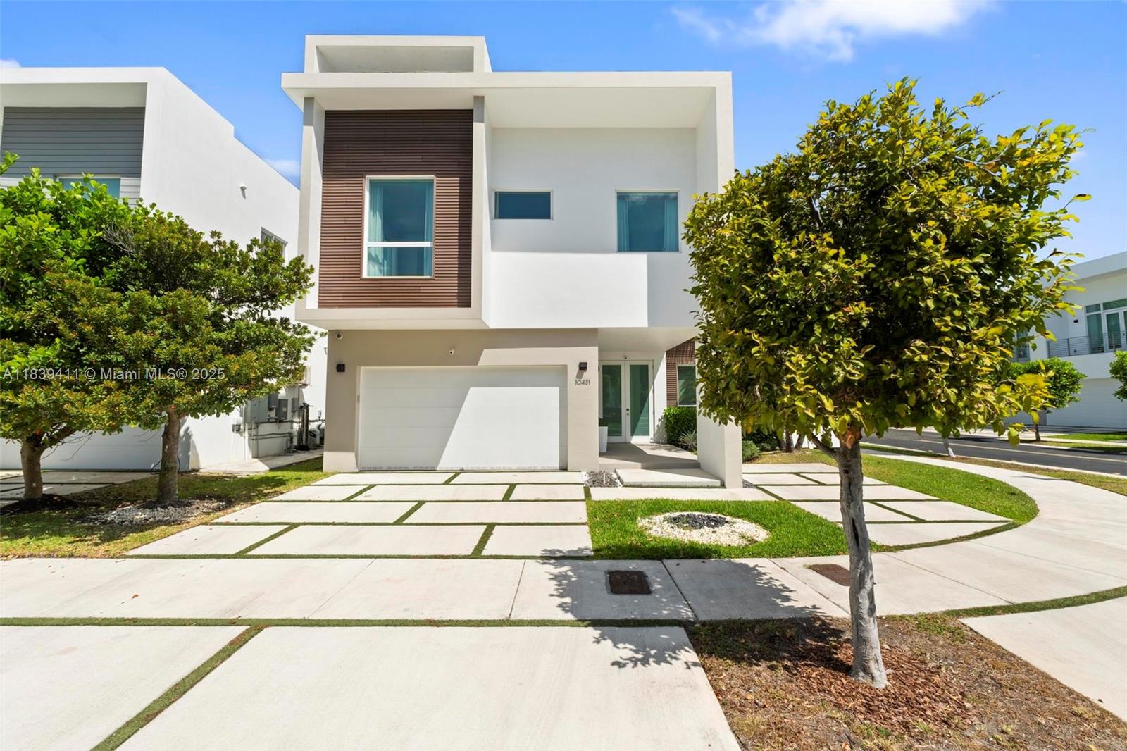 10431 NW 68th Ter Doral, FL 33178