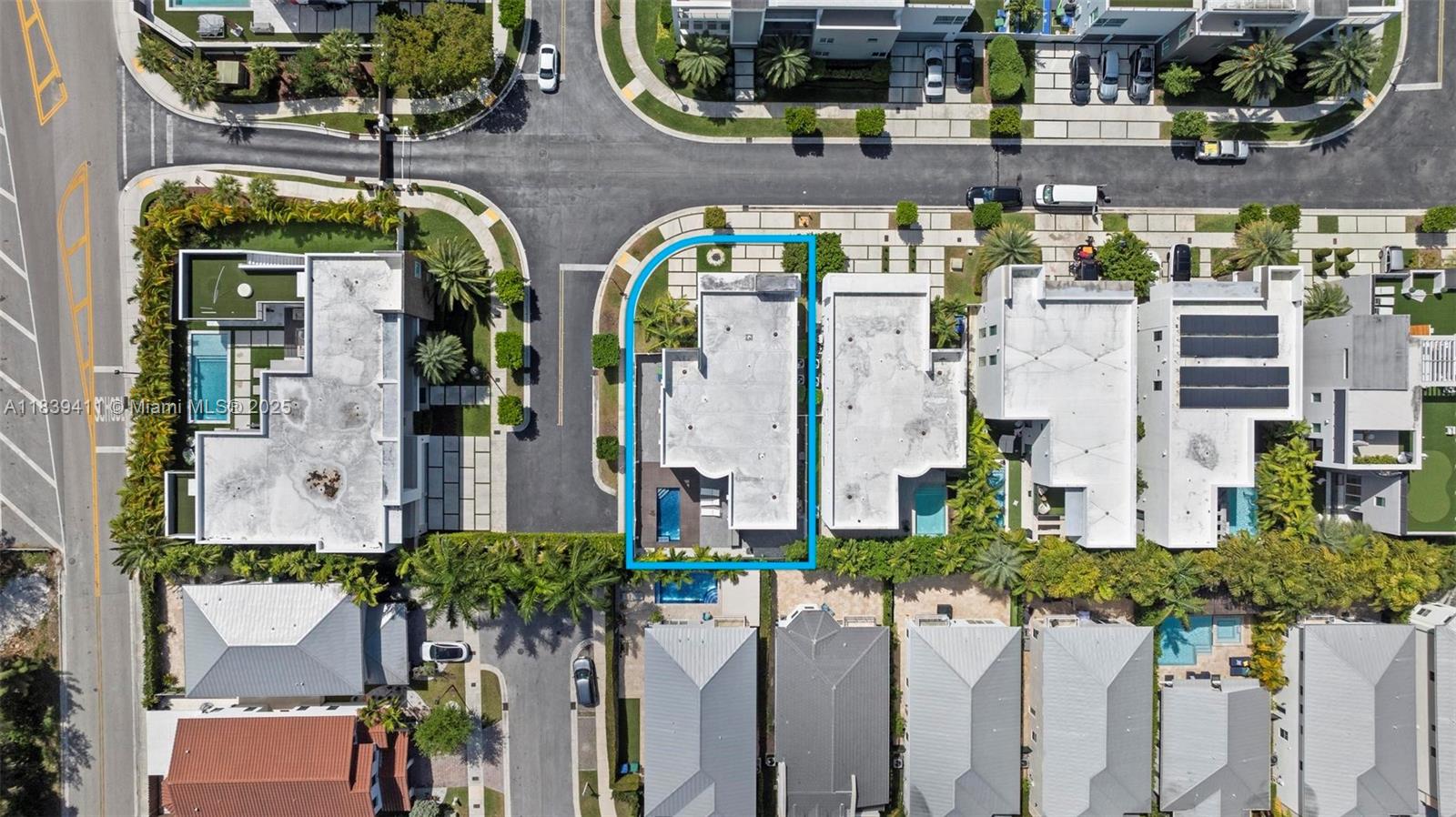 10431 NW 68th Ter Doral, FL 33178