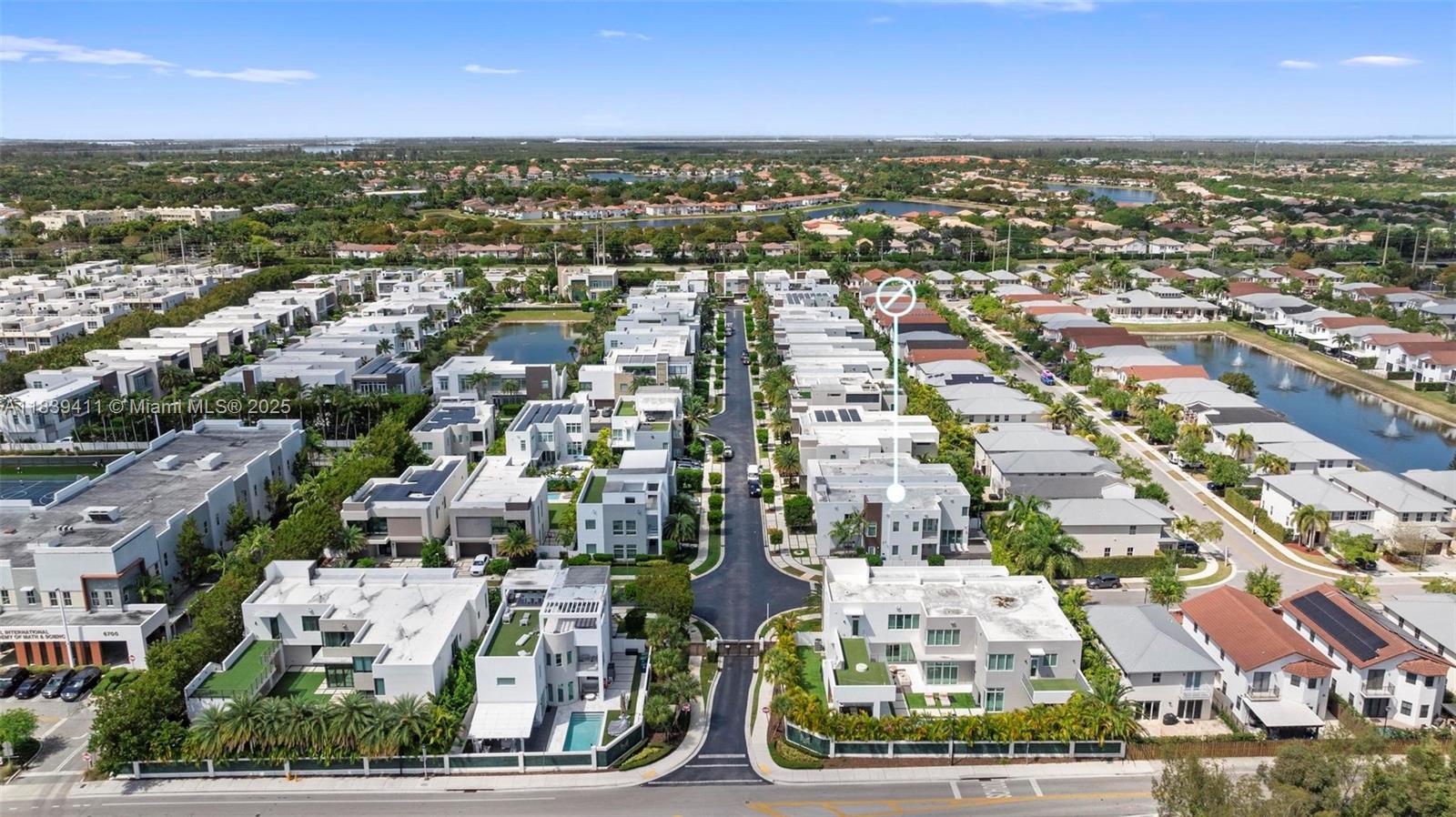 10431 NW 68th Ter Doral, FL 33178