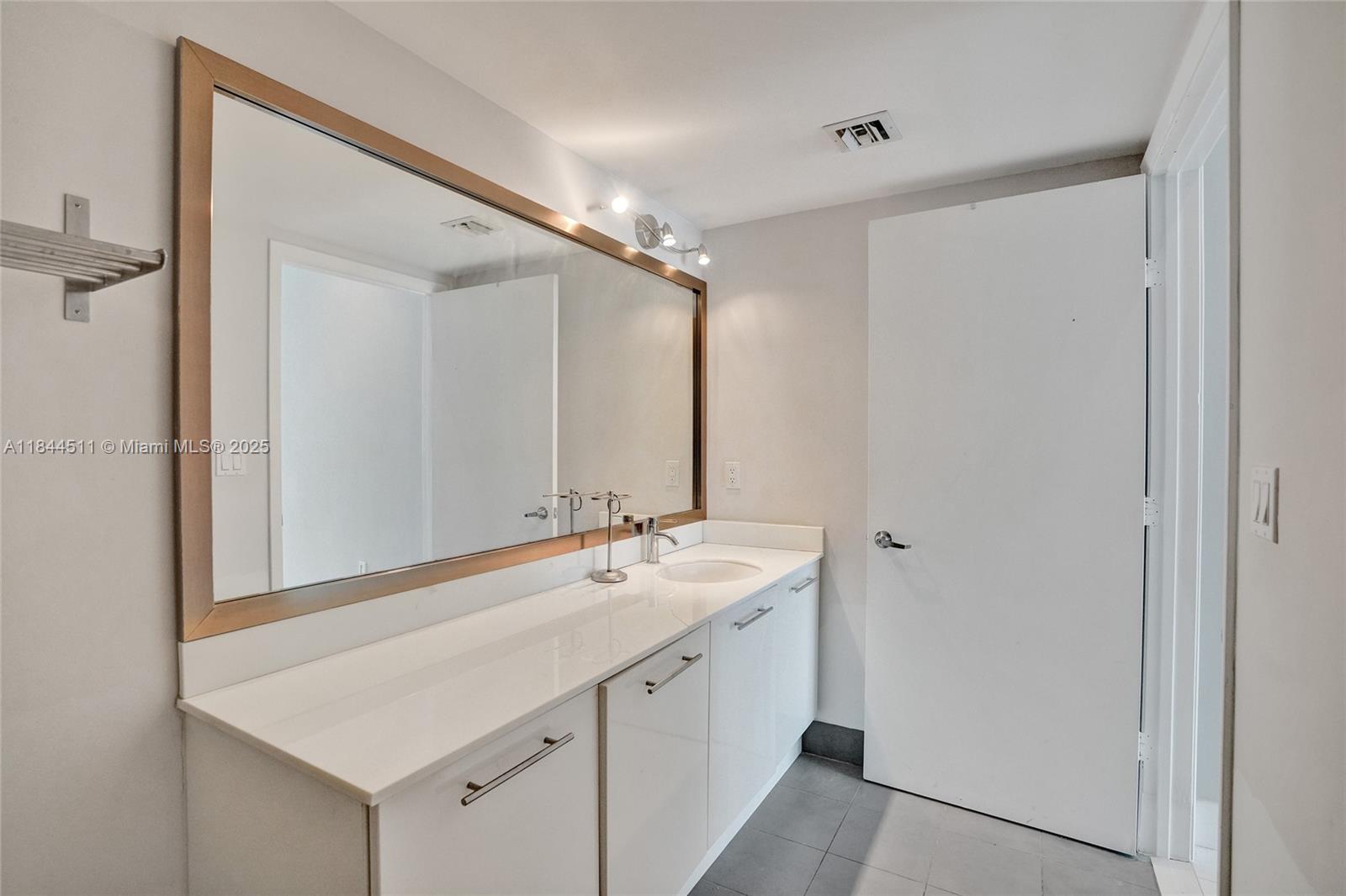 image Mint Condo31