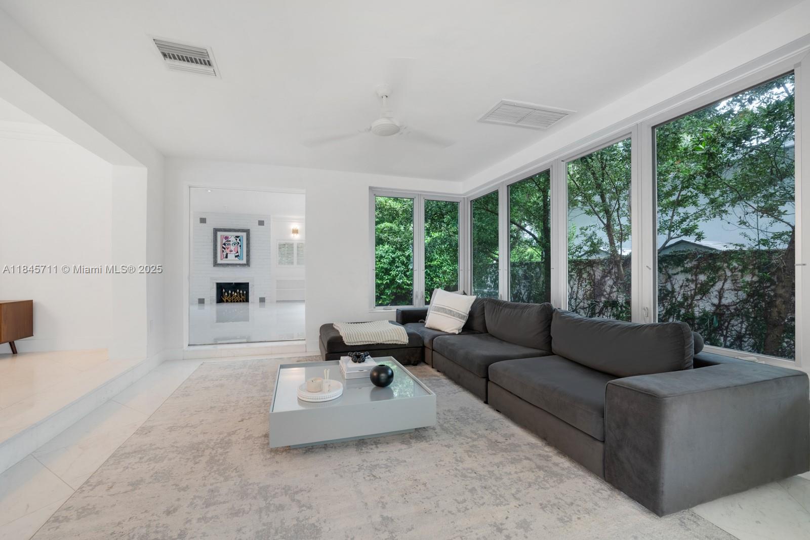 114 3rd San Marino Ter Miami Beach, FL 33139 114 3rd San Marino Ter Miami Beach, FL 33139