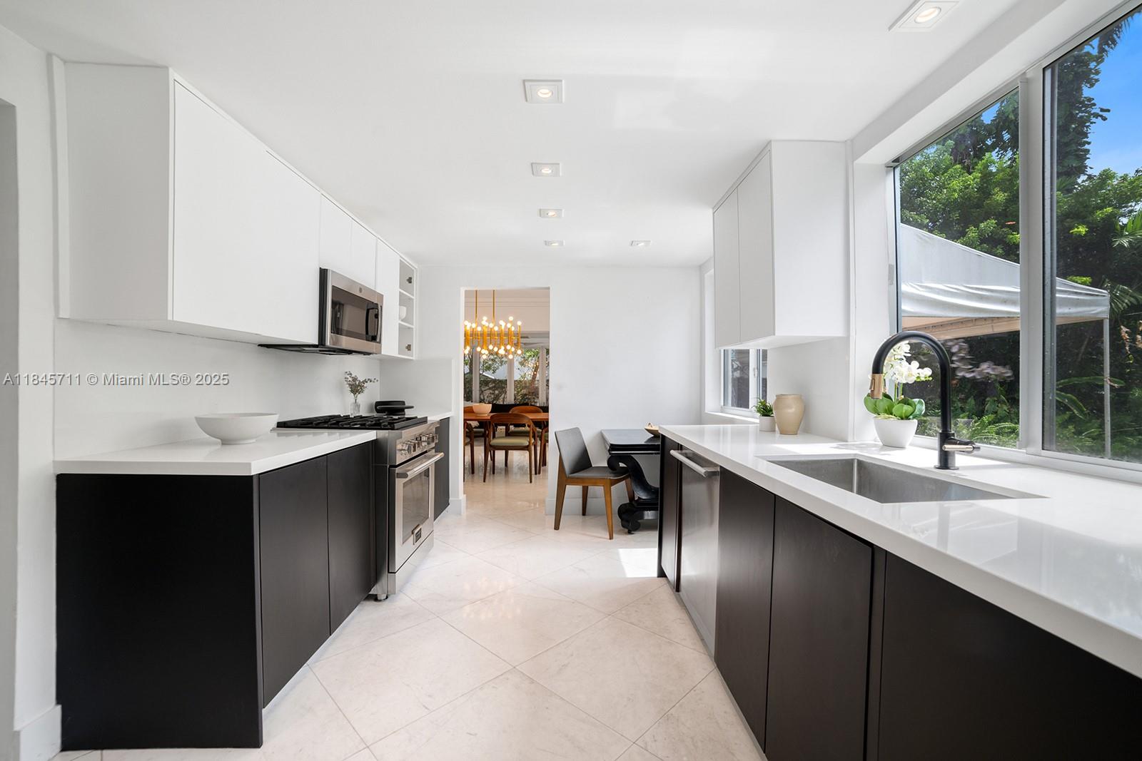 114 3rd San Marino Ter Miami Beach, FL 33139 114 3rd San Marino Ter Miami Beach, FL 33139