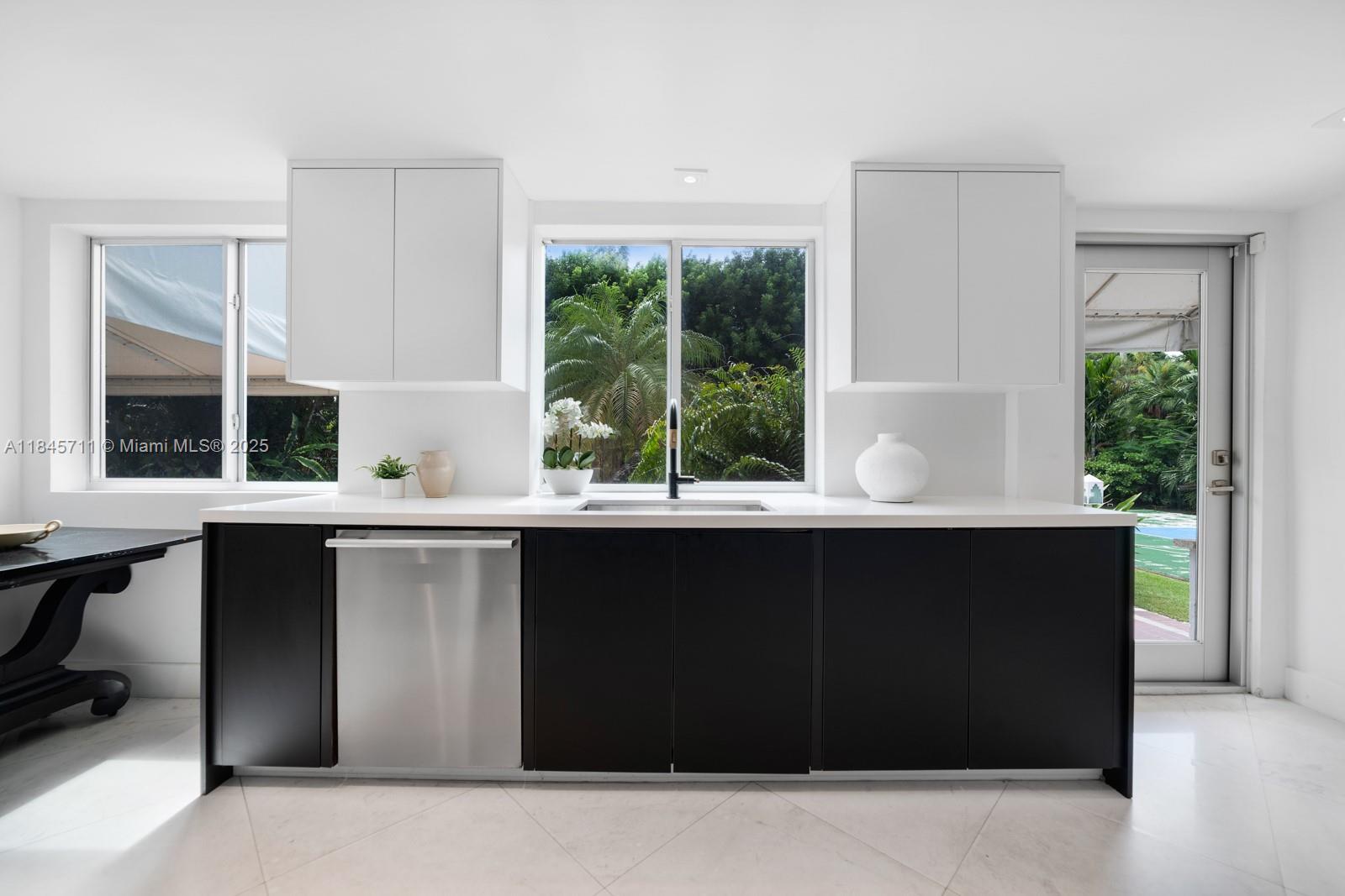 114 3rd San Marino Ter Miami Beach, FL 33139 114 3rd San Marino Ter Miami Beach, FL 33139