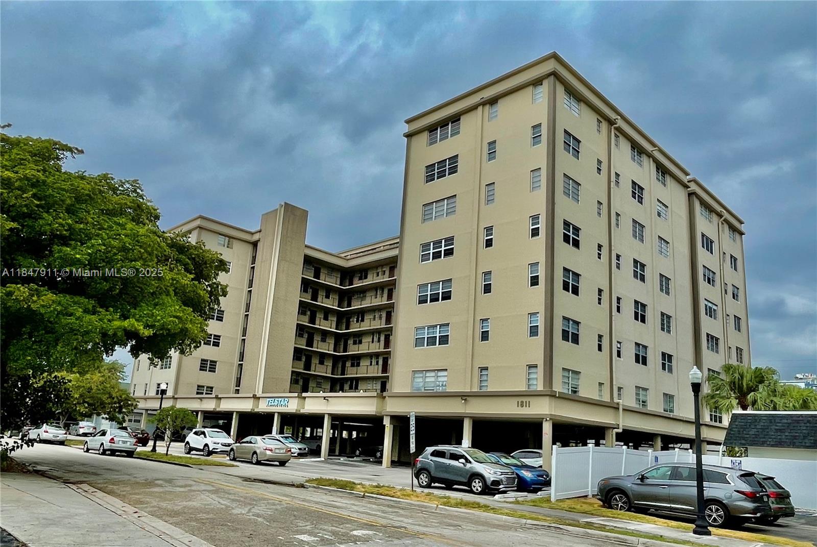 1811 Jefferson St #708