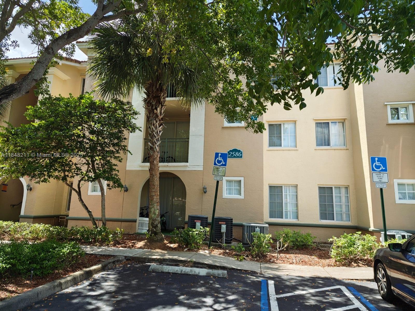 2586 Centergate Dr #307