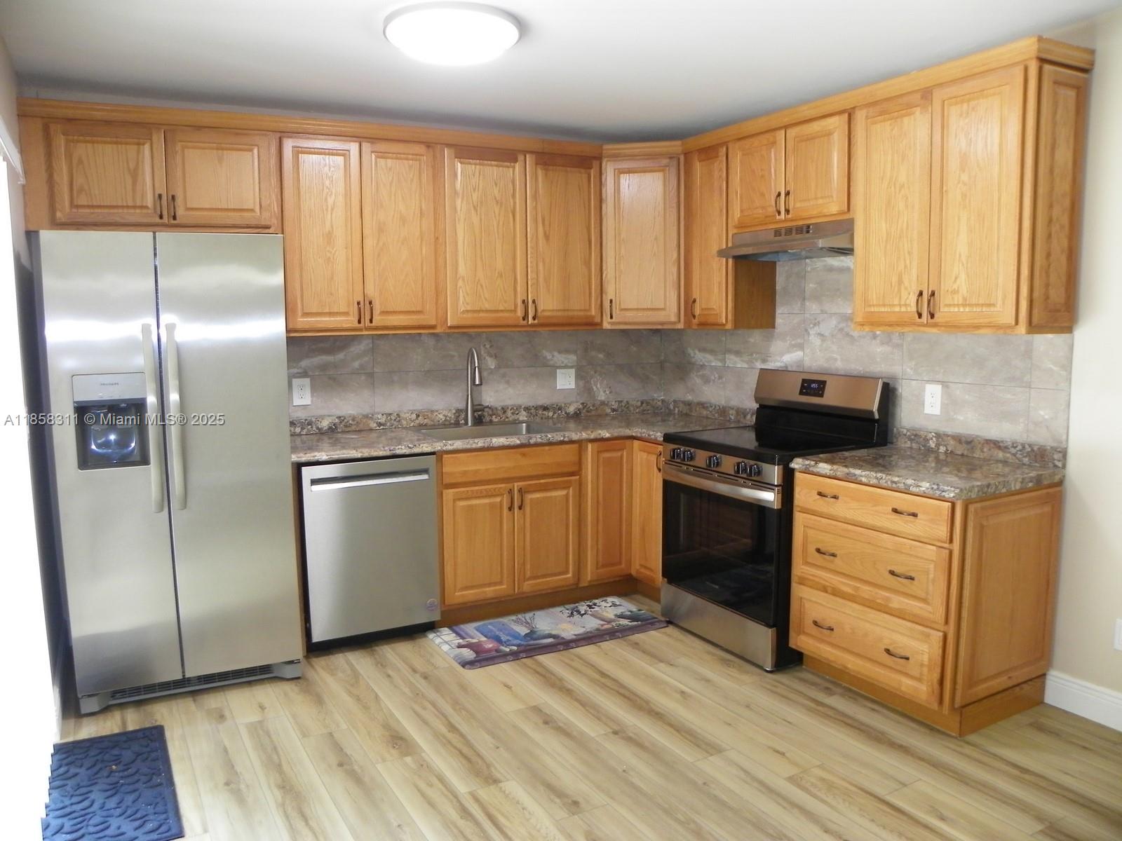 2578 Camelot Ct
