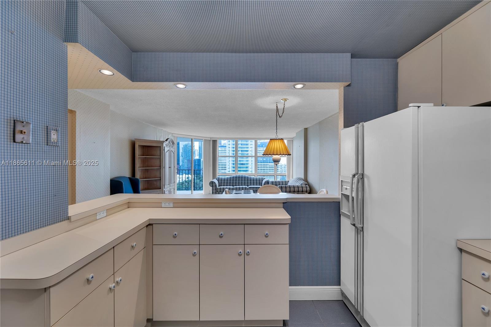 image Brickell Place I16