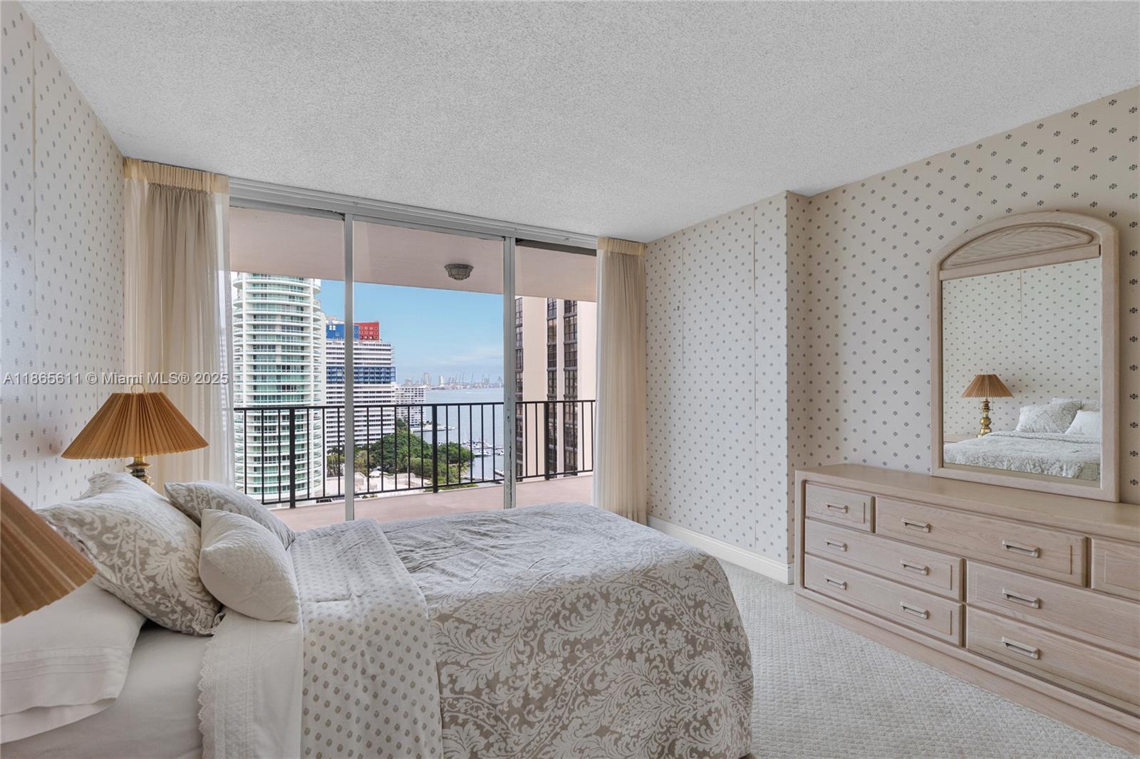 image Brickell Place I25