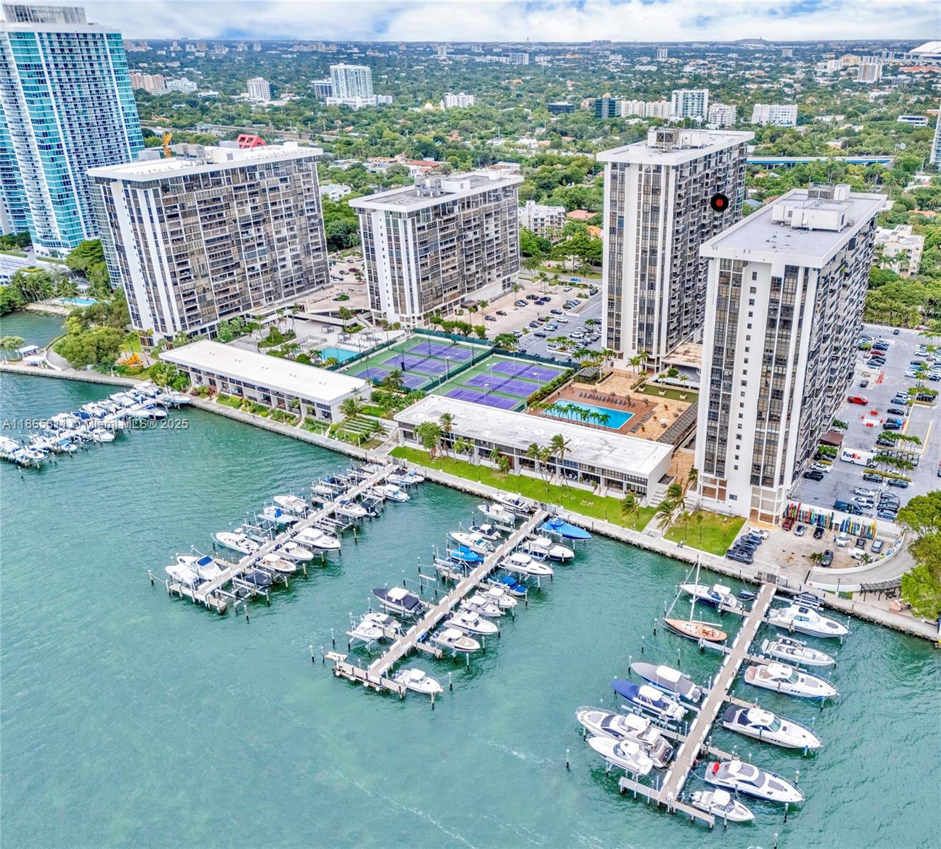 image Brickell Place I42