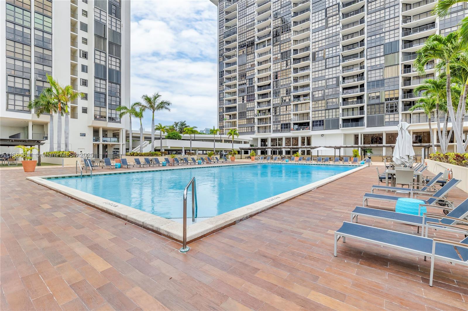 image Brickell Place I4