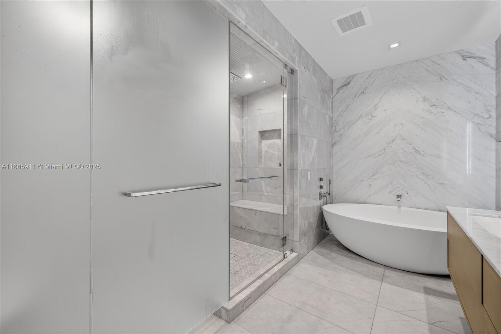 image Turnberry Ocean Club43