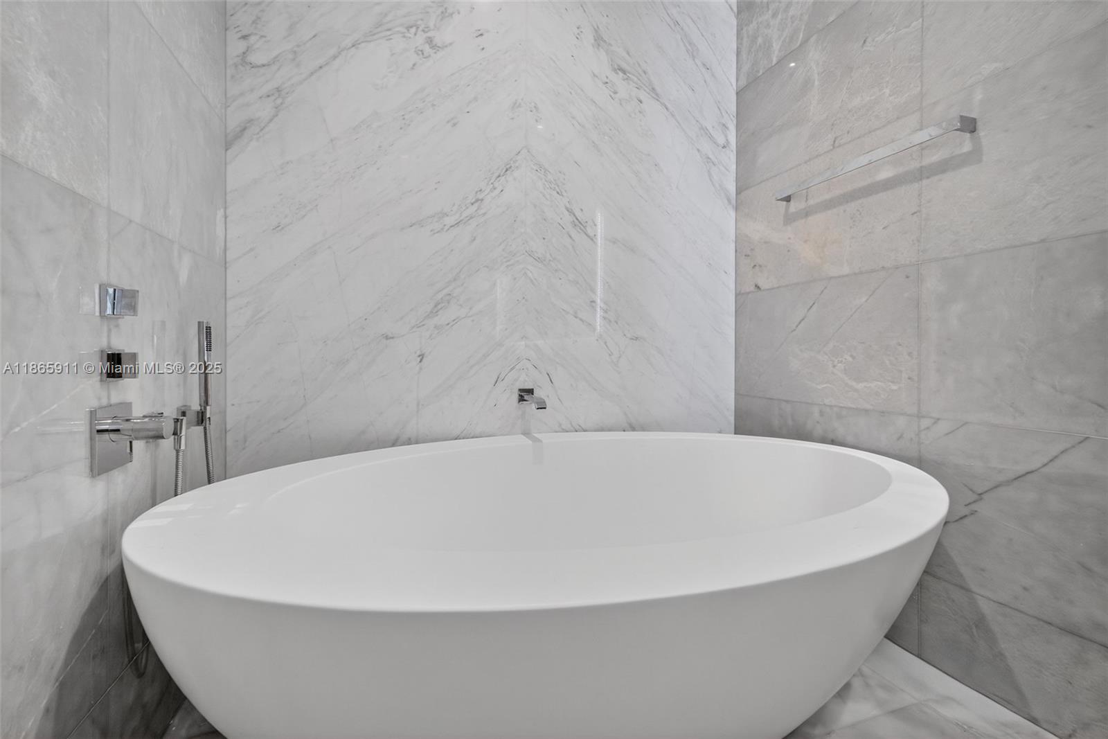 image Turnberry Ocean Club45