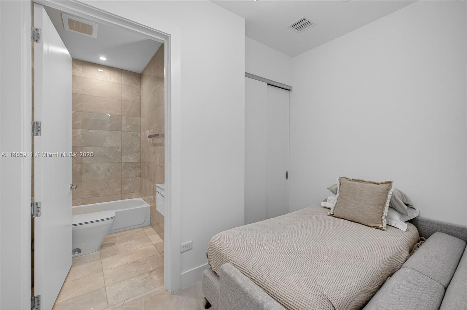 image Turnberry Ocean Club49