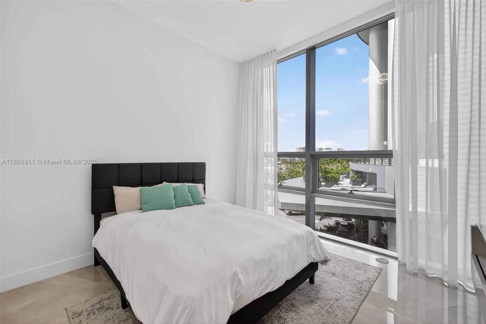 image Turnberry Ocean Club52