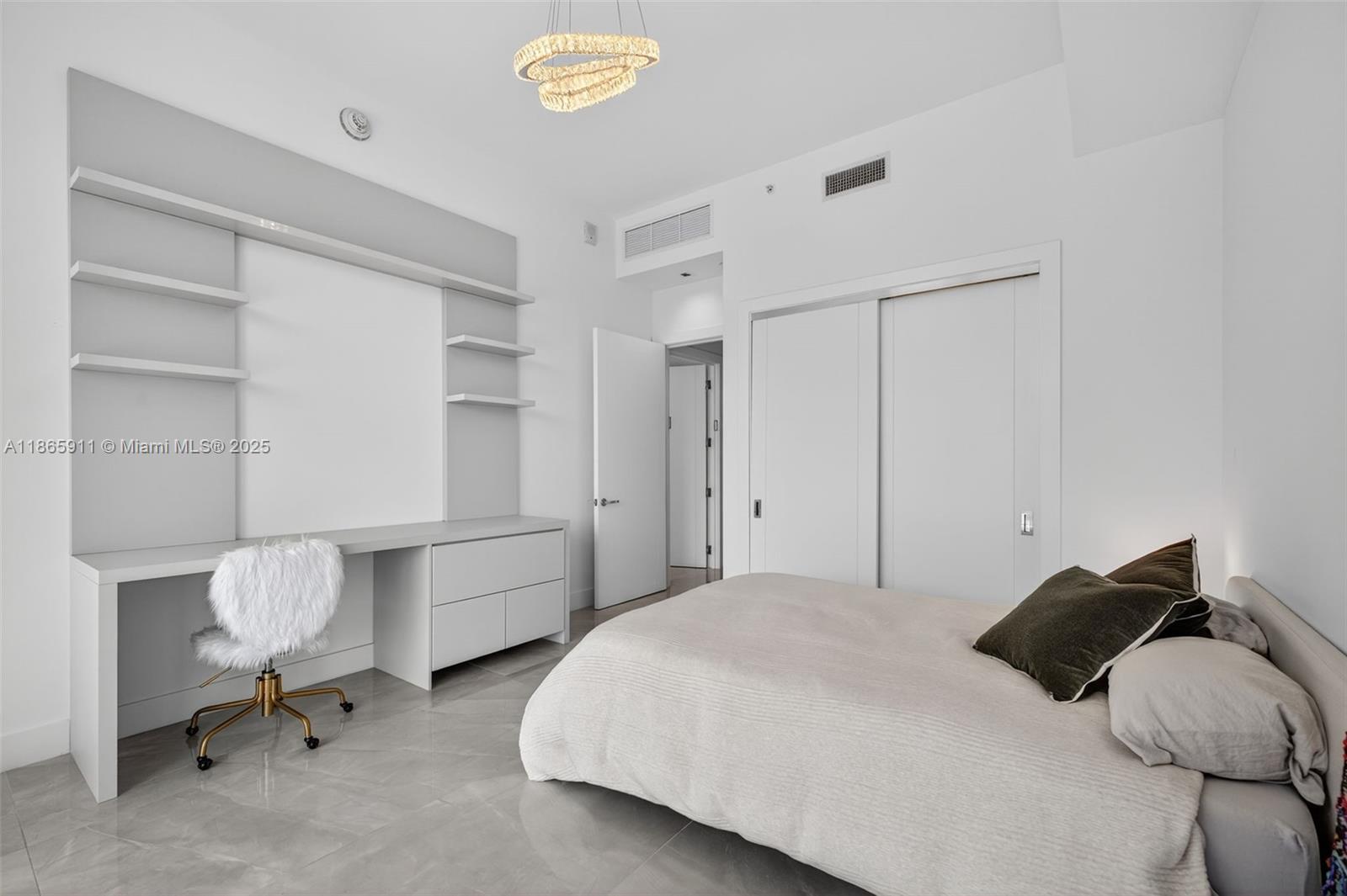 image Turnberry Ocean Club61