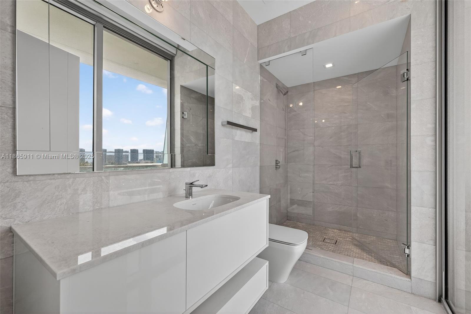 image Turnberry Ocean Club62