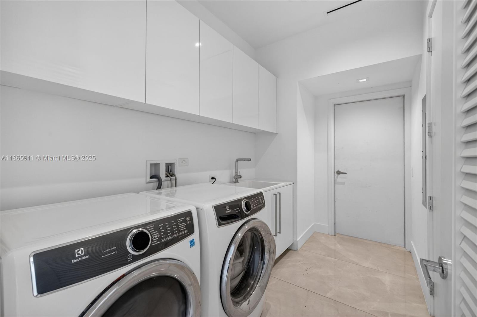 image Turnberry Ocean Club68