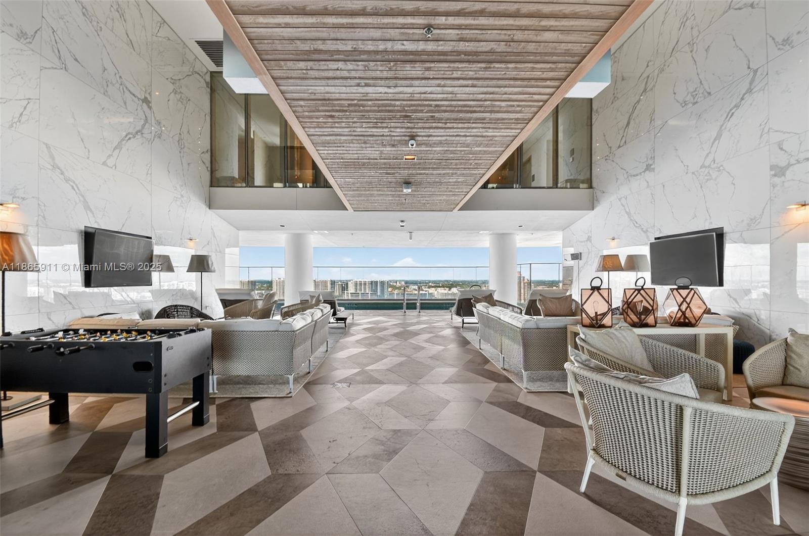 image Turnberry Ocean Club75