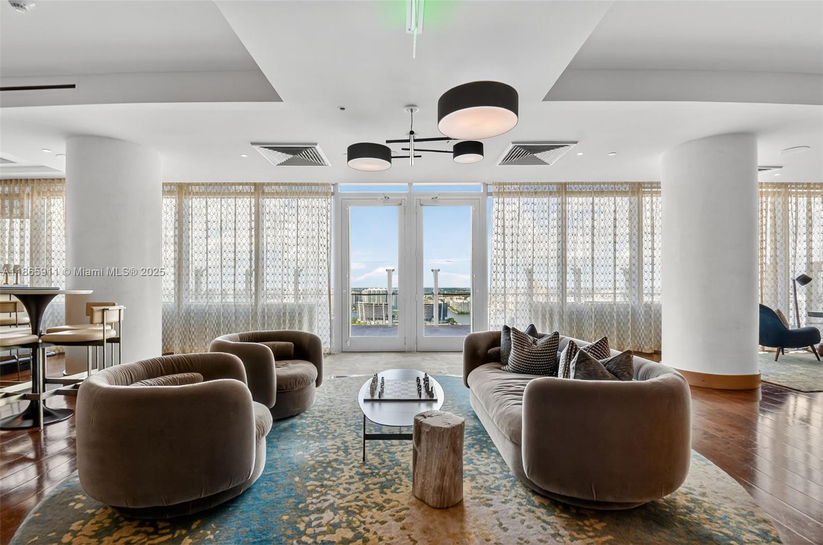 image Turnberry Ocean Club80