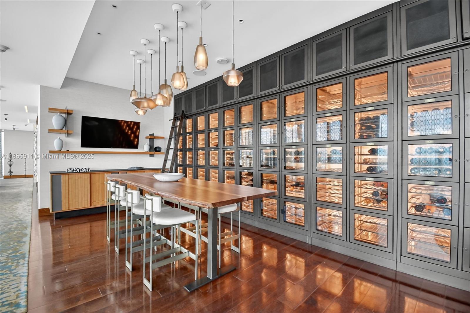 image Turnberry Ocean Club81